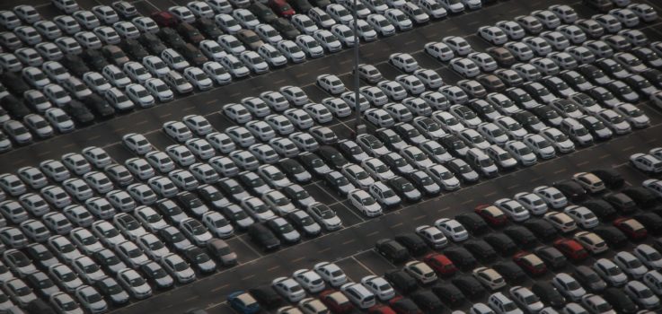 Dlaczego warto wybrać parking na lotnisku w Modlinie?